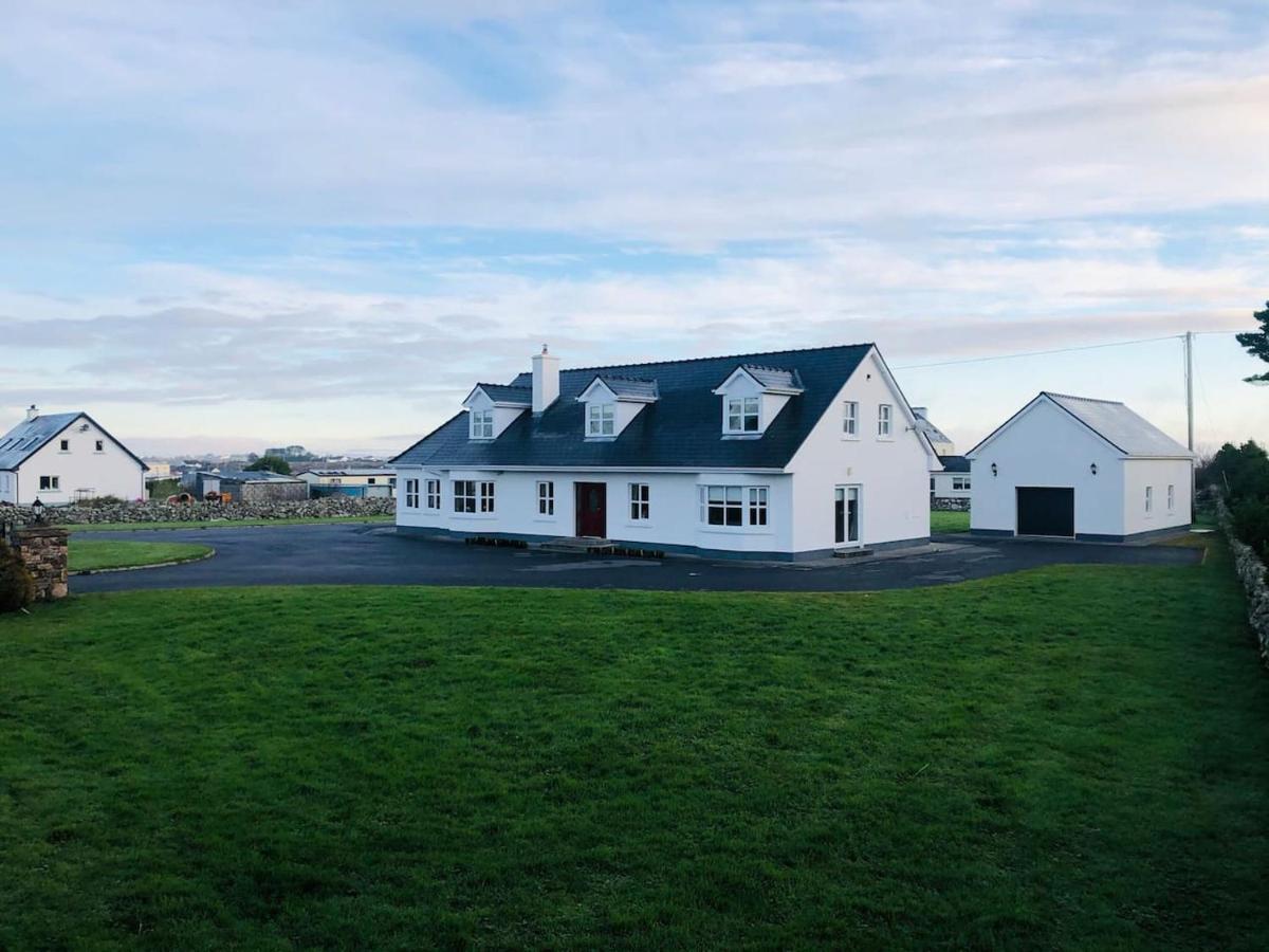 Connemara. 3 Bedroom, 8 Bed, Holiday Home Γκάλγουεϊ Εξωτερικό φωτογραφία