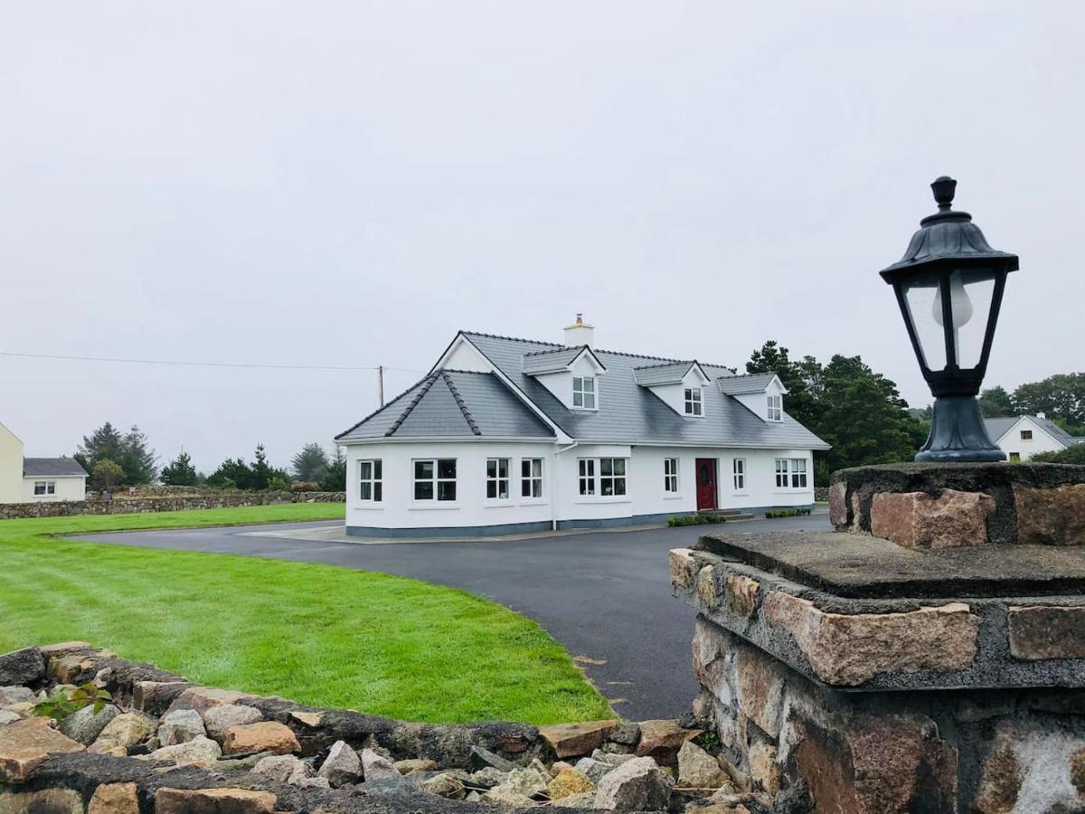 Connemara. 3 Bedroom, 8 Bed, Holiday Home Γκάλγουεϊ Εξωτερικό φωτογραφία