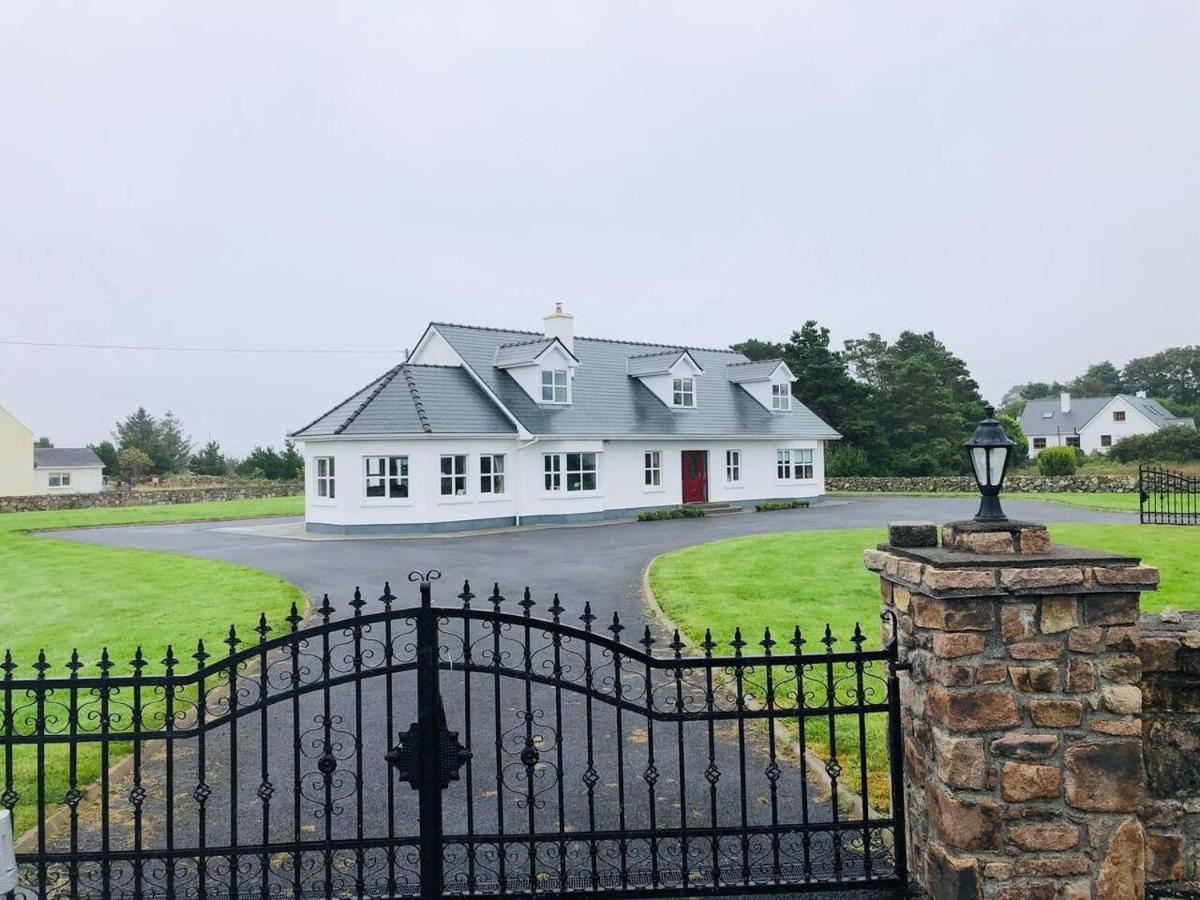 Connemara. 3 Bedroom, 8 Bed, Holiday Home Γκάλγουεϊ Εξωτερικό φωτογραφία