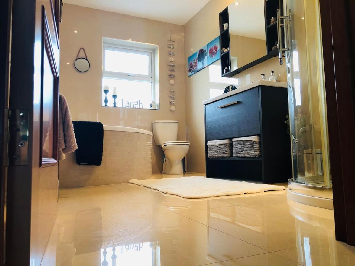 Connemara. 3 Bedroom, 8 Bed, Holiday Home Γκάλγουεϊ Εξωτερικό φωτογραφία