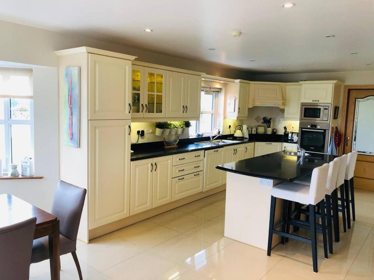 Connemara. 3 Bedroom, 8 Bed, Holiday Home Γκάλγουεϊ Εξωτερικό φωτογραφία