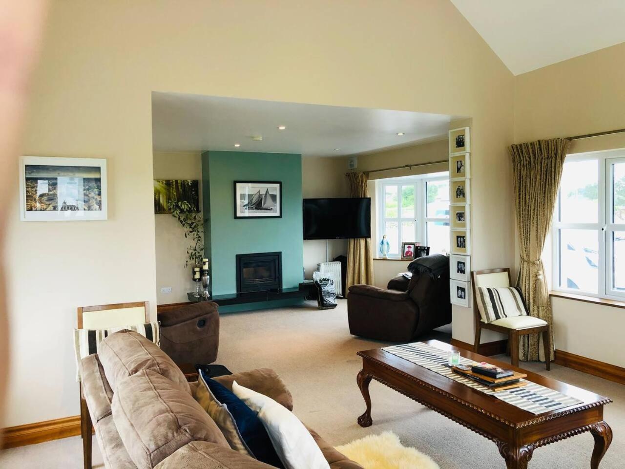 Connemara. 3 Bedroom, 8 Bed, Holiday Home Γκάλγουεϊ Εξωτερικό φωτογραφία