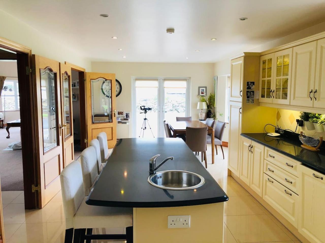 Connemara. 3 Bedroom, 8 Bed, Holiday Home Γκάλγουεϊ Εξωτερικό φωτογραφία
