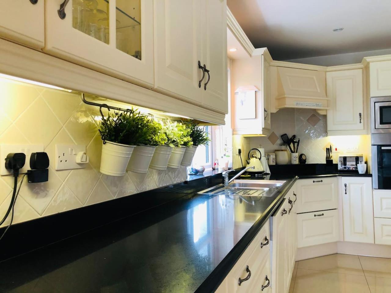 Connemara. 3 Bedroom, 8 Bed, Holiday Home Γκάλγουεϊ Εξωτερικό φωτογραφία