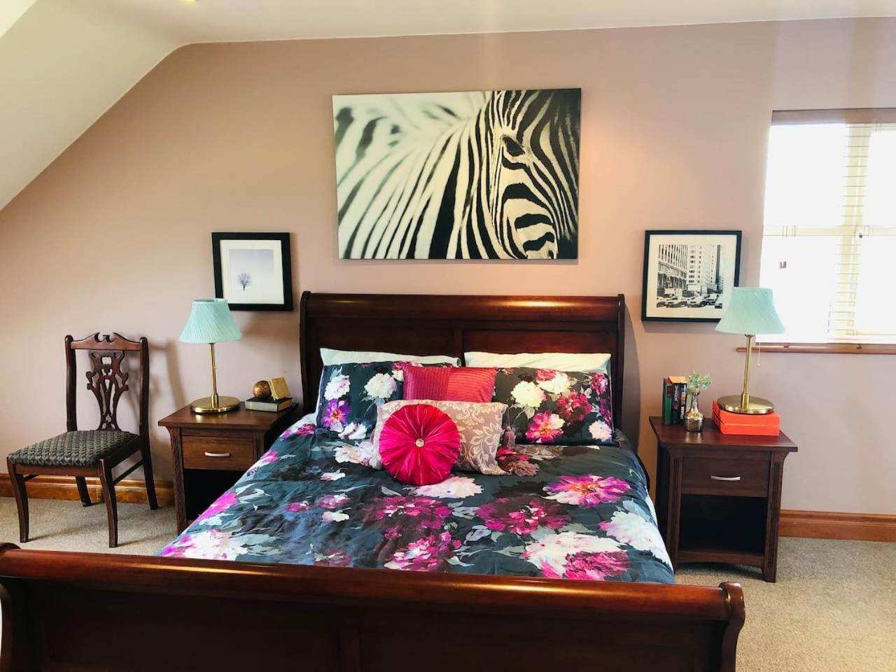 Connemara. 3 Bedroom, 8 Bed, Holiday Home Γκάλγουεϊ Εξωτερικό φωτογραφία
