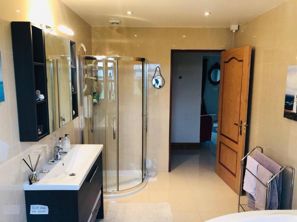 Connemara. 3 Bedroom, 8 Bed, Holiday Home Γκάλγουεϊ Εξωτερικό φωτογραφία